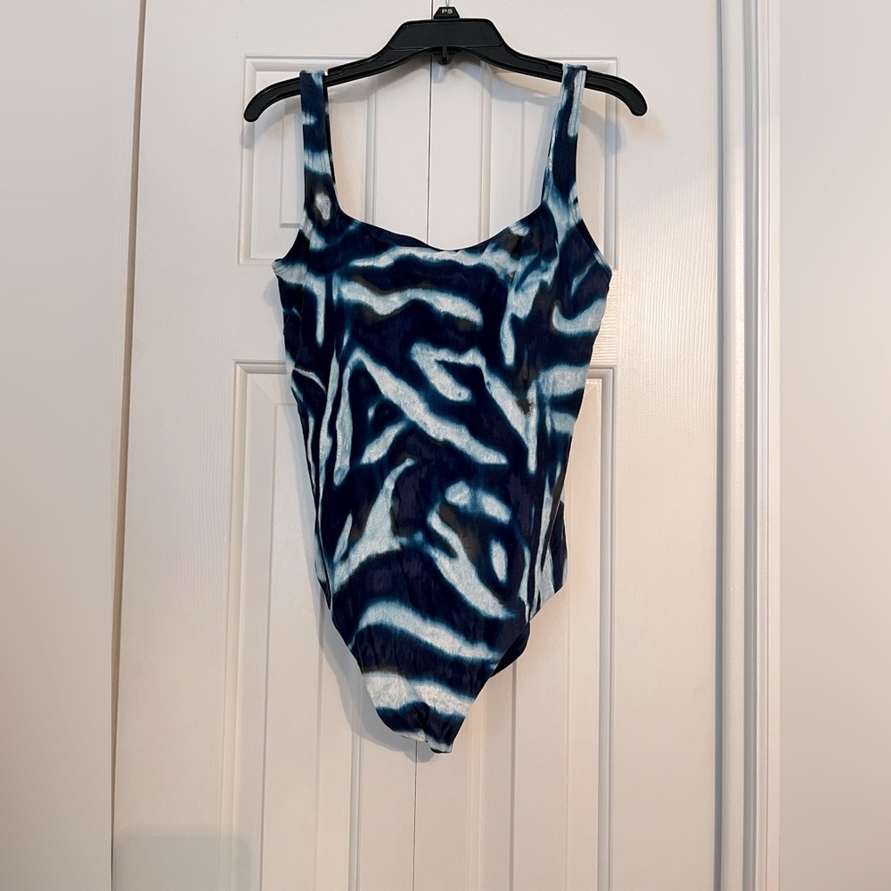 NWOT Nip Tuck Swim Womens One Piece Swimsuit Aurora Lights Size US 12